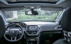 Peugeot_2008_interior