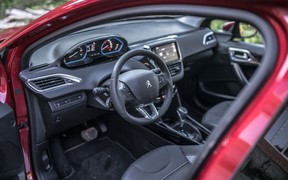 Peugeot_2008_interior