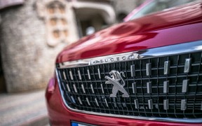 Peugeot_2008_exterior