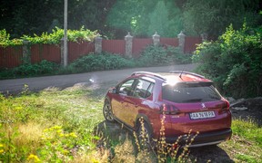 Peugeot_2008_exterior