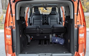 Peugeot Traveller VIP_int