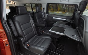 Peugeot Traveller VIP_int