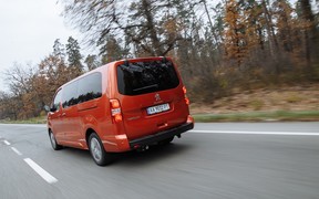 Peugeot Traveller VIP_ext