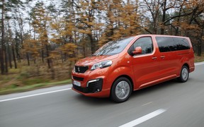 Peugeot Traveller VIP_ext