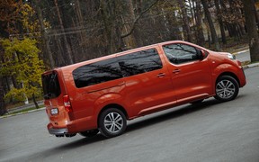 Peugeot Traveller VIP_ext