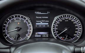 Infiniti Q60S interior