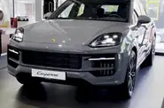 Shorts video Porsche Cayenne Coupe Base