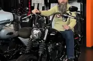 Shorts video Harley-Davidson Street Bob Base