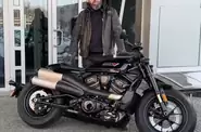 Shorts video Harley-Davidson Sportster S Base