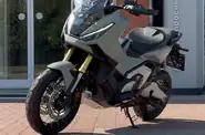 Shorts video Honda X-ADV 750 Base