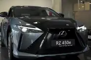 Shorts video Lexus RZ Luxury Bi-Tone