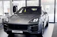 Shorts video Porsche Cayenne Coupe Black Edition