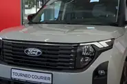 Shorts video Ford Tourneo Courier Titanium