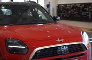 Shorts video MINI Countryman Base