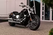Shorts video Harley-Davidson Breakout Base