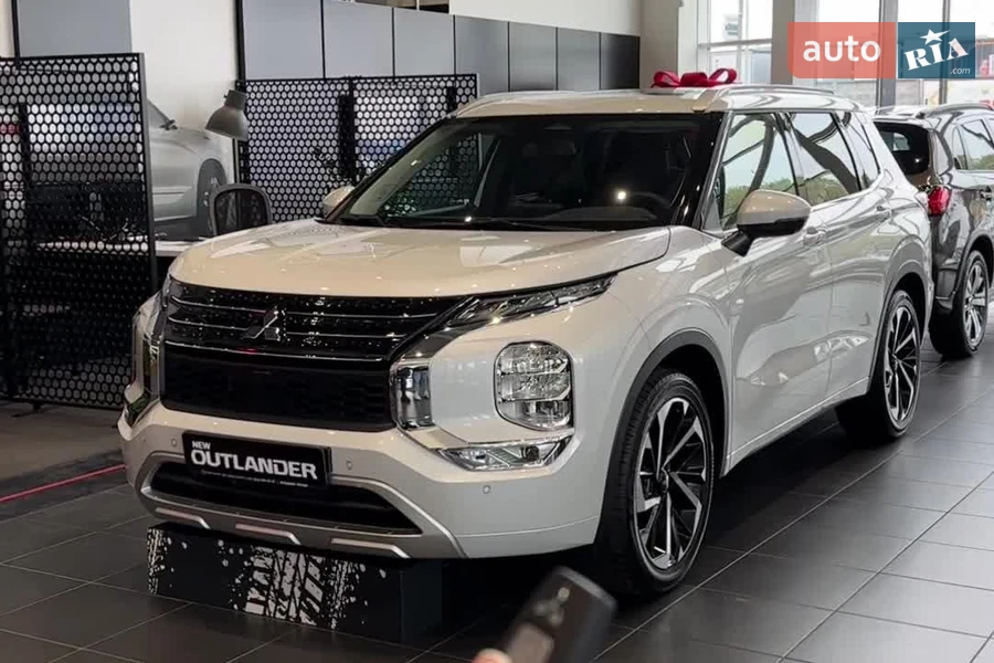 Mitsubishi Outlander - відеоповідомлення