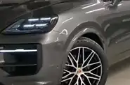 Shorts video Porsche Cayenne Black Edition