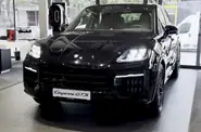 Shorts video Porsche Cayenne Base