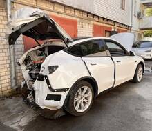 Tesla Chat Сервіс